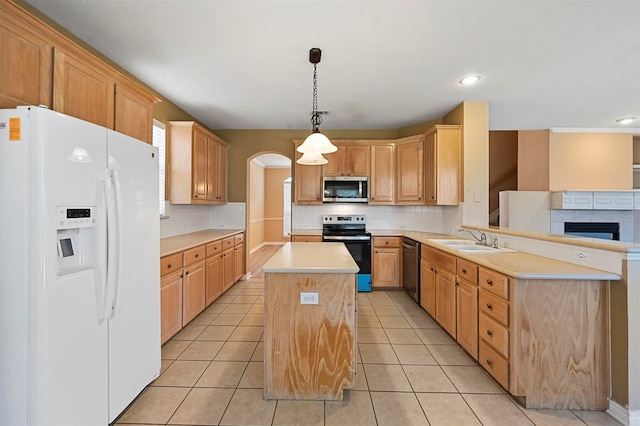 kitchen featuring pendant lighting, light tile patterned floors, kitchen peninsula, stainless steel appliances, and a center island