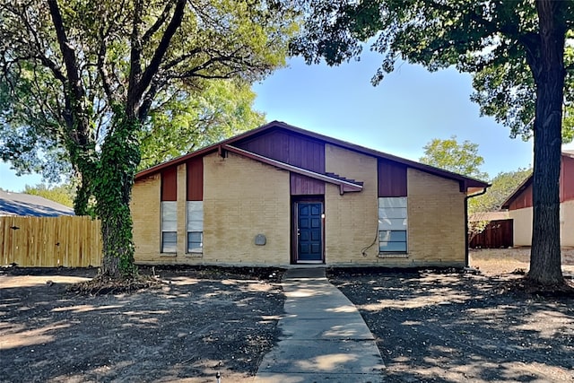 view of front of property