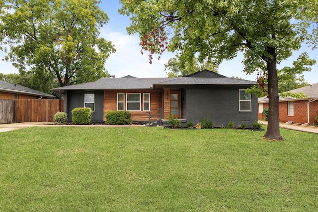 view of front of house with a front lawn