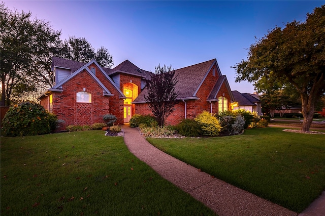 view of front of house featuring a lawn