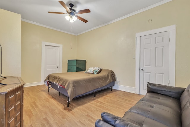 bedroom featuring ornamental molding, light wood-type flooring, and ceiling fan