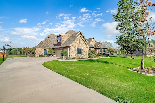 view of front facade featuring a front yard and a garage