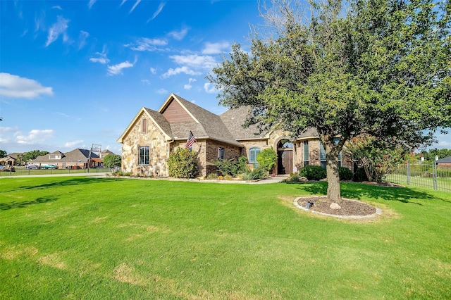 view of front of home featuring a front yard