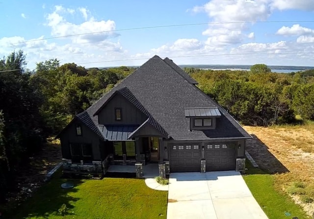 view of front of house with a front yard and covered porch