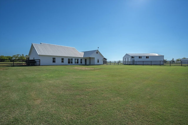 view of yard featuring a rural view