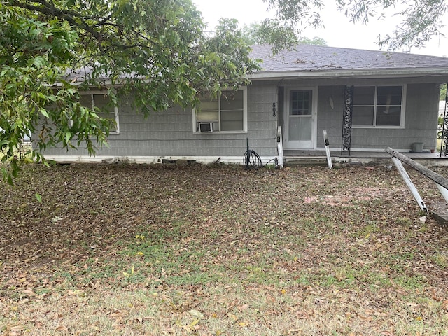 ranch-style home featuring a porch