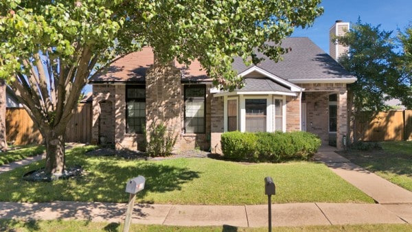 bungalow-style home featuring a front lawn