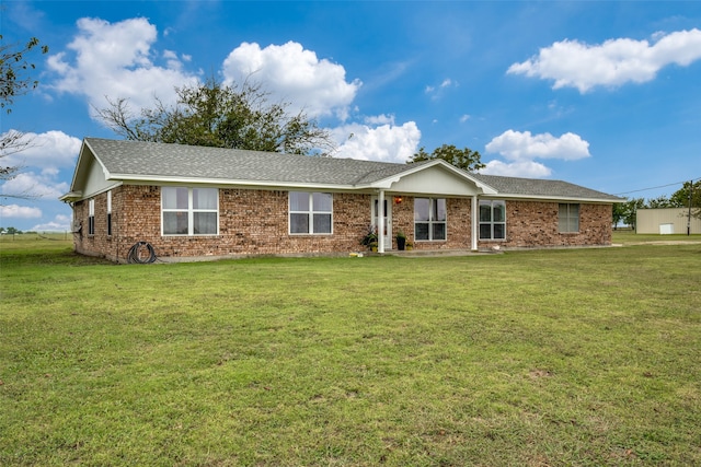 ranch-style house featuring a front yard