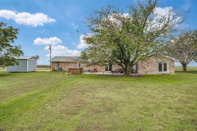 view of yard featuring a shed