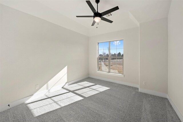 carpeted spare room featuring ceiling fan