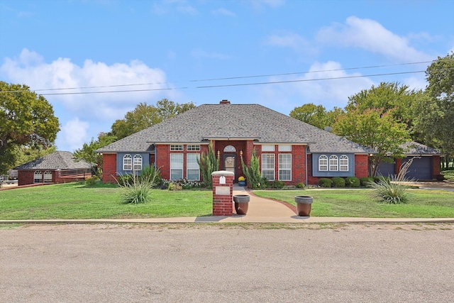 view of front facade with a front lawn