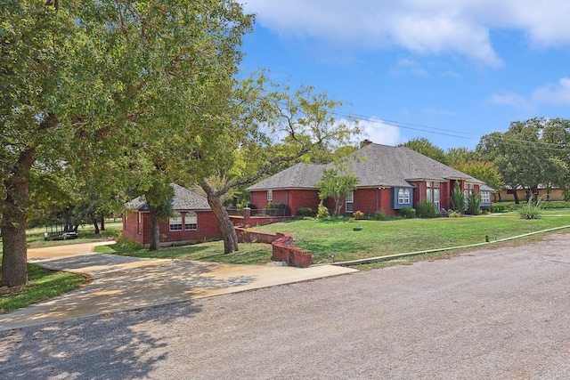 ranch-style home with a front yard