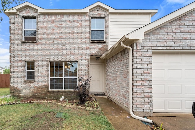 view of front of house featuring a garage