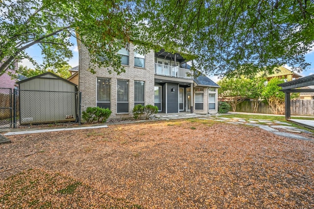 view of front of property with a balcony