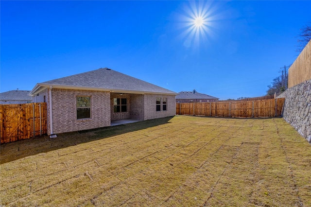 back of house featuring a lawn