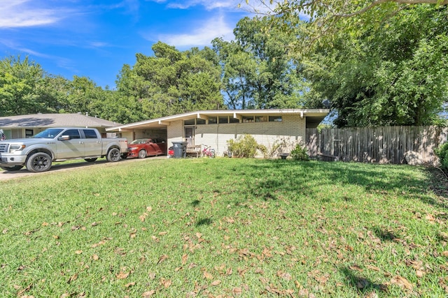 view of front of house with a front lawn