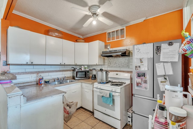 kitchen with tasteful backsplash, white cabinets, white appliances, crown molding, and ceiling fan