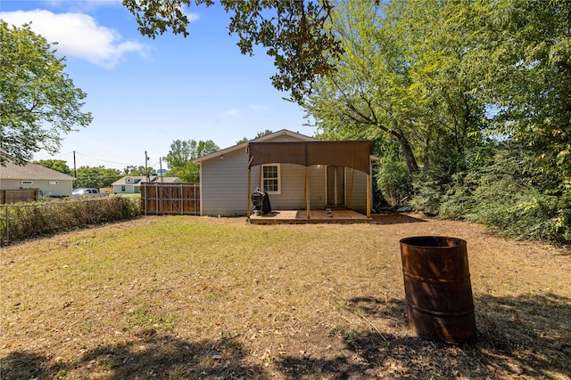 view of yard featuring a patio area