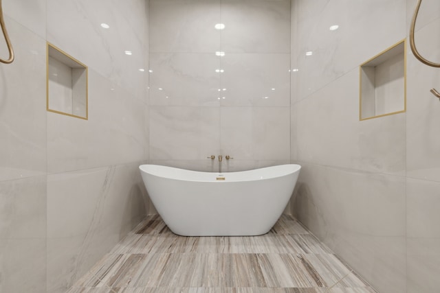 bathroom featuring a bathing tub