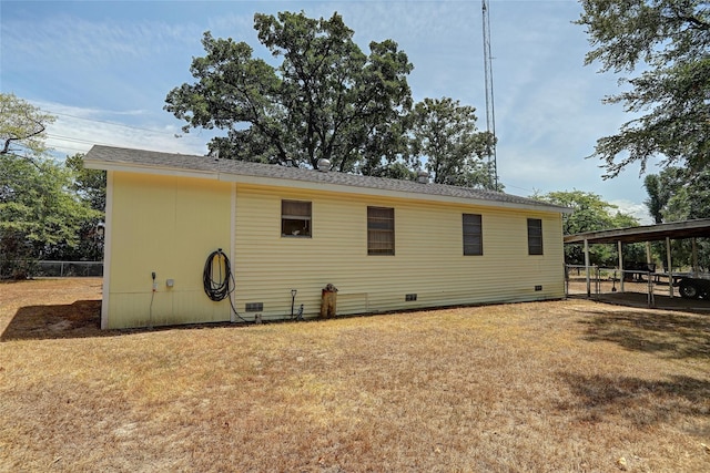 back of house featuring a lawn