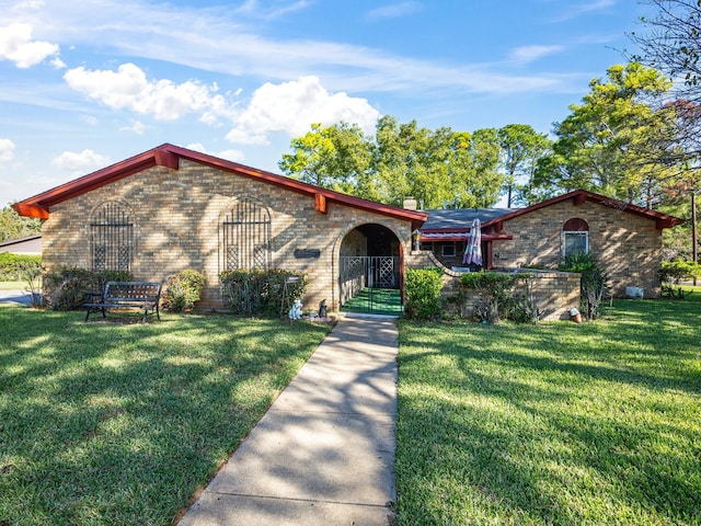 view of front of house with a front yard