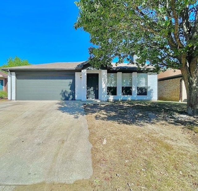 view of front of property featuring a garage