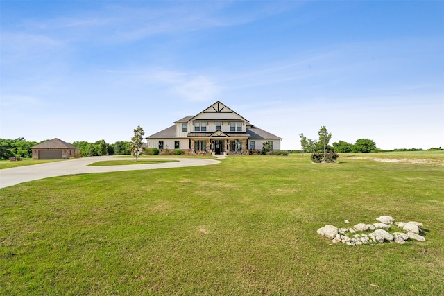 view of front of property featuring a front yard