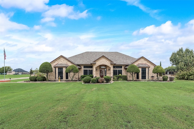 view of front of house with a front lawn