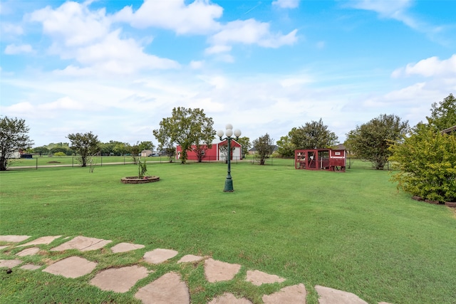 view of yard with an outdoor structure