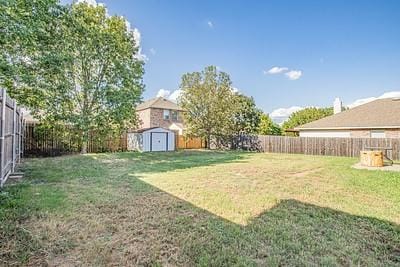 view of yard with a shed