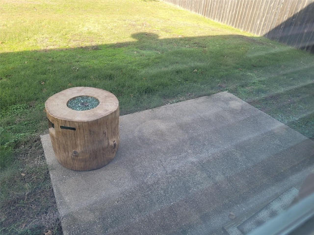 view of yard with a patio area