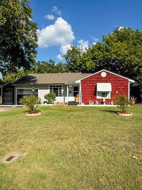 ranch-style home featuring a front yard