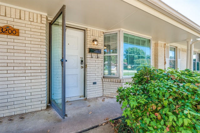 doorway to property featuring covered porch