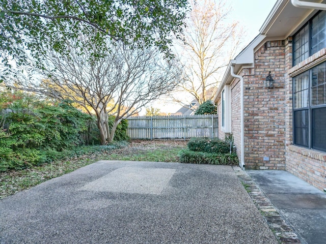 view of yard featuring a patio area