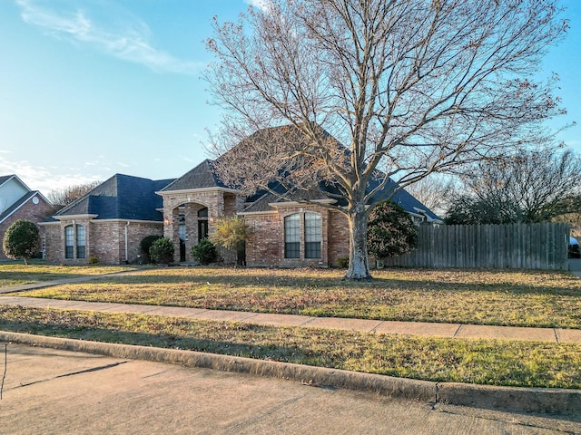 view of front of home with a front lawn