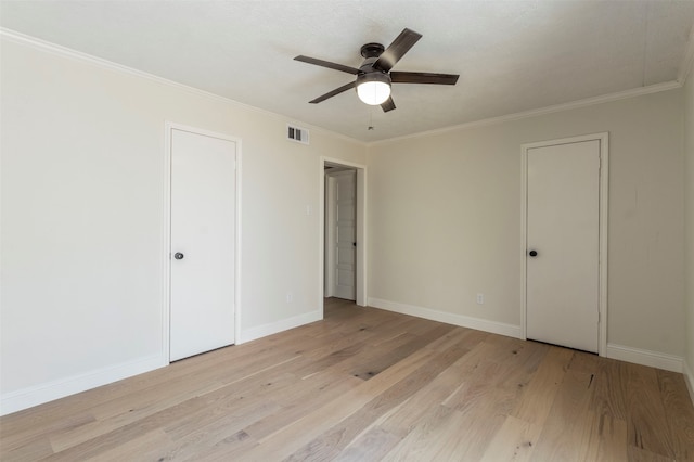 unfurnished bedroom with ornamental molding, light hardwood / wood-style floors, and ceiling fan