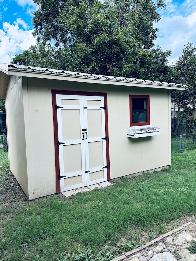 view of outdoor structure with a yard