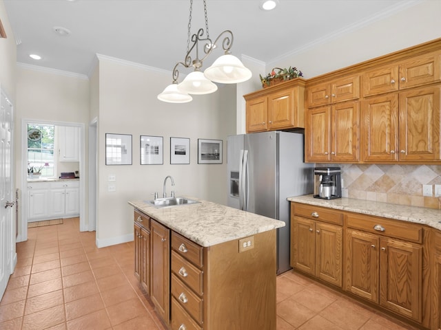 kitchen featuring crown molding, decorative light fixtures, light tile patterned floors, and a kitchen island