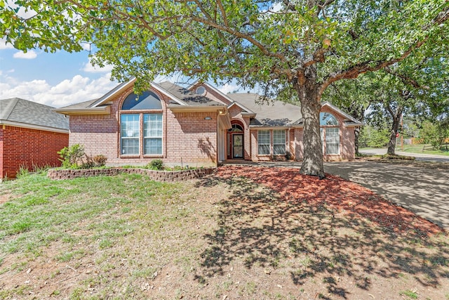 view of front of house with a front yard