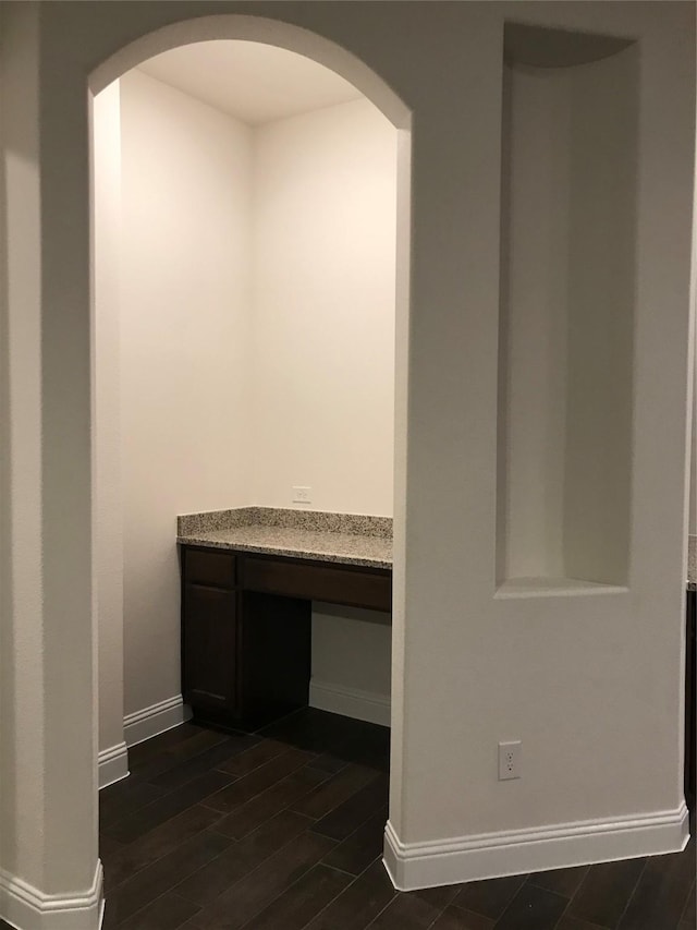 4111 Beamer Dr, Forney, TX 75126 - interior space featuring arched walkways, baseboards, and wood finish floors