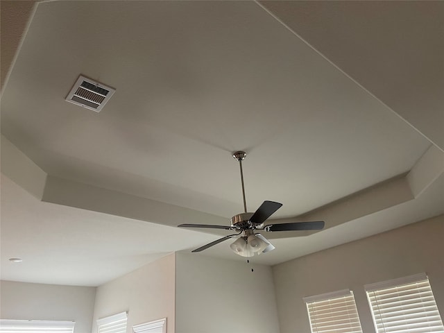 room details featuring ceiling fan