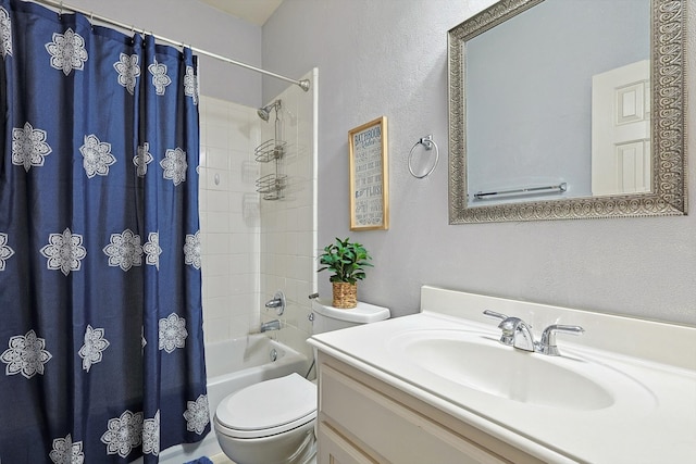 full bathroom featuring shower / tub combo with curtain, vanity, and toilet