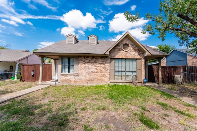 view of front of house featuring a front yard