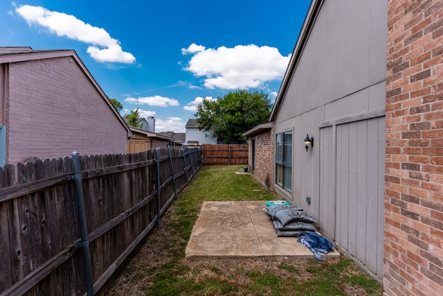 view of yard with a patio area