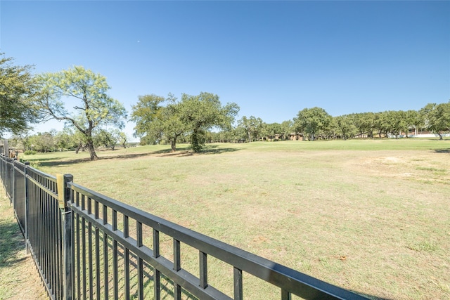 view of yard featuring a rural view