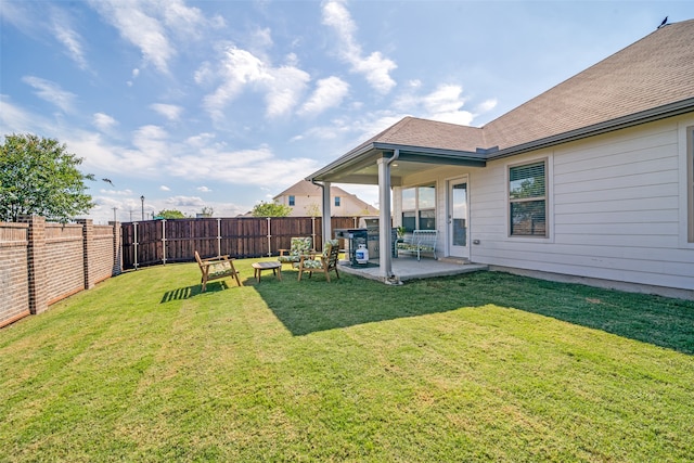 view of yard featuring a patio