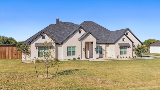 view of front facade featuring a front lawn