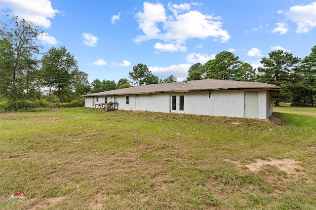 exterior space featuring a yard