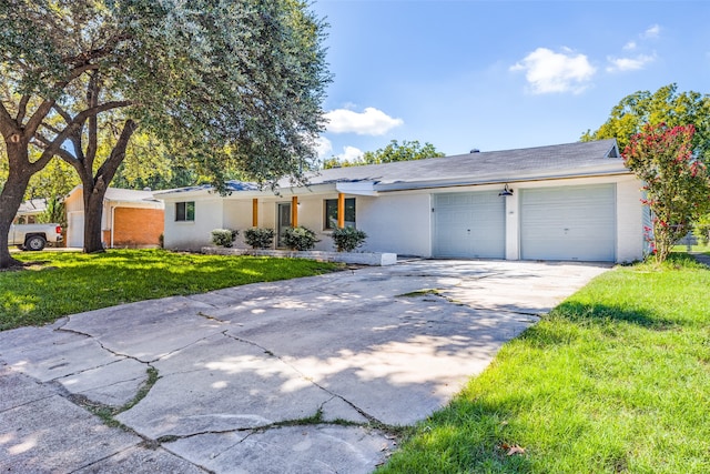 ranch-style house featuring a front lawn and a garage