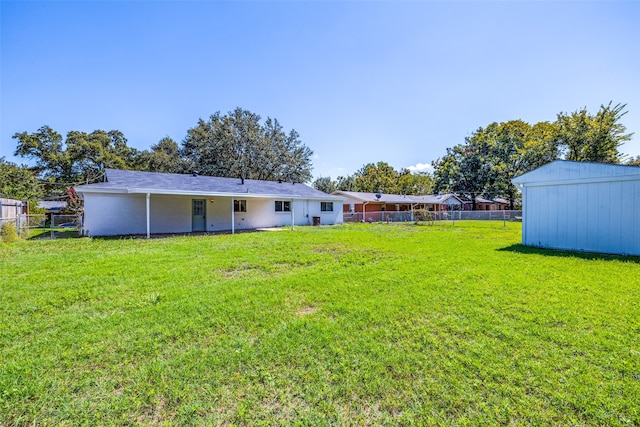 view of yard with a storage shed